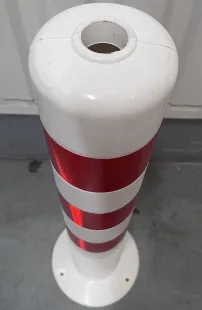 Słupek parkingowy blokujący U-12c | PCV, 75 cm, na stopie, elastyczny, uchylny, biało-czerwony